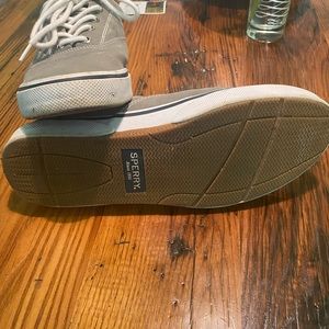 Mens gently  used Sperry Sneakers . US Size 9.5